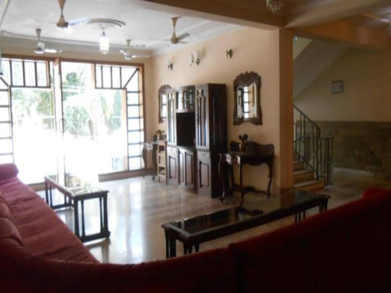 Hotel Tourist Inn Siliguri Zewnętrze zdjęcie